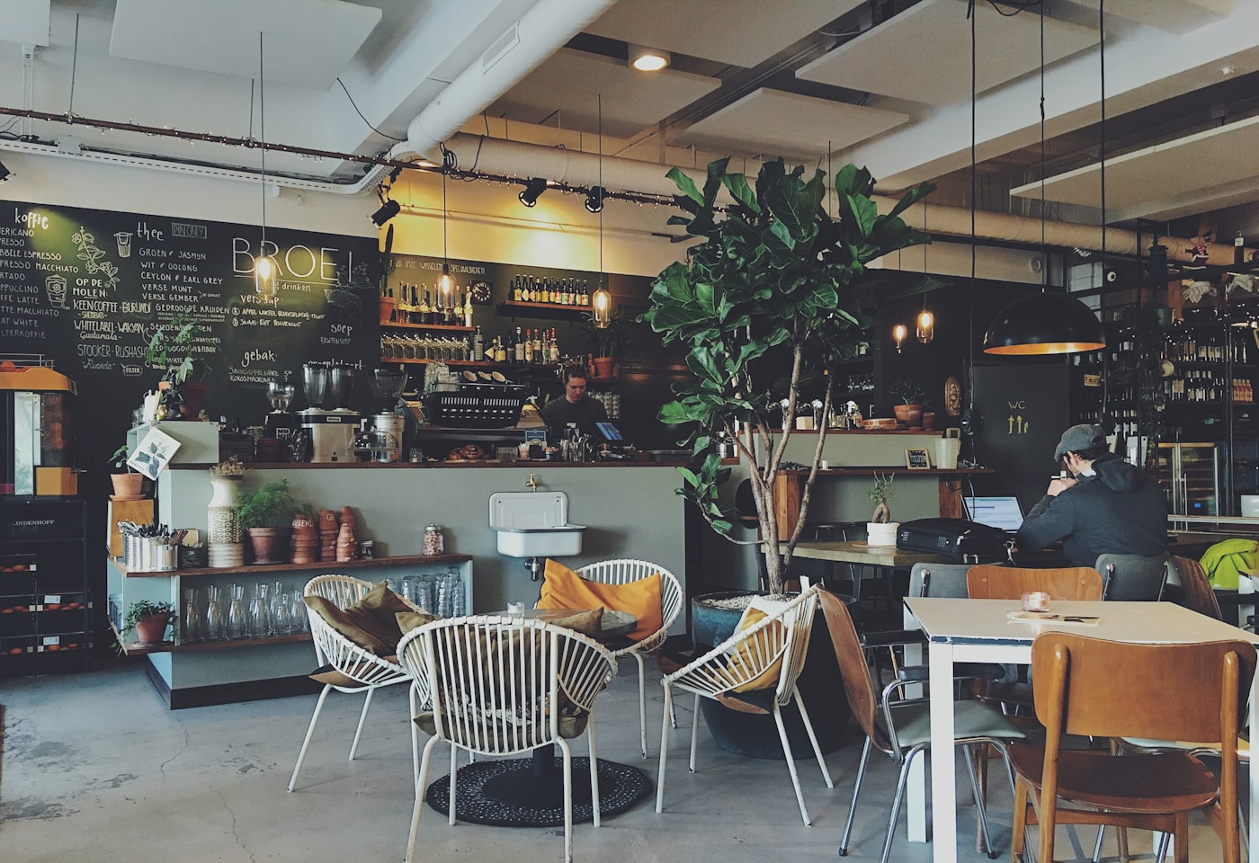 Moment convivial autour d'un café au Coffee CORE